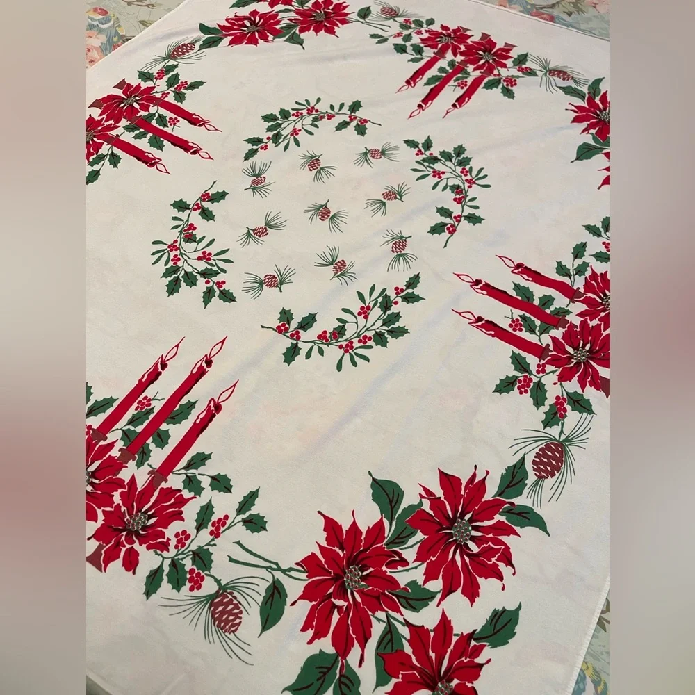 Vintage 1950/60s Christmas cotton blend tablecloth 51”x43” poinsettias candles‎